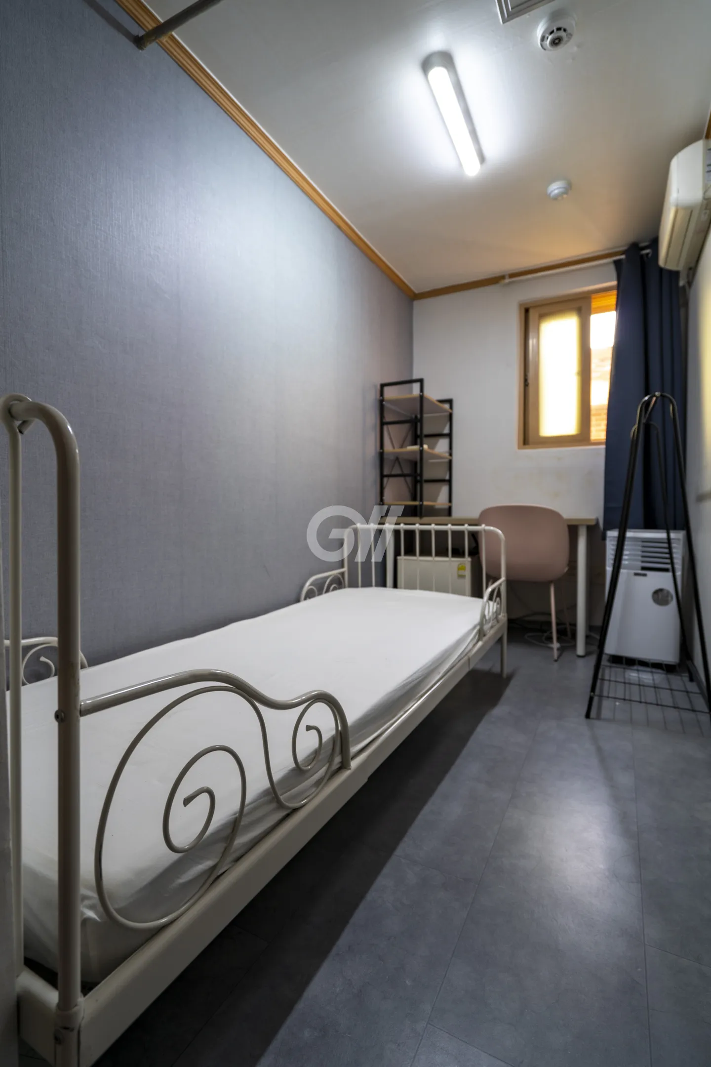 Standard Room (Deposit 100,000 KRW) — photo 2 of 2