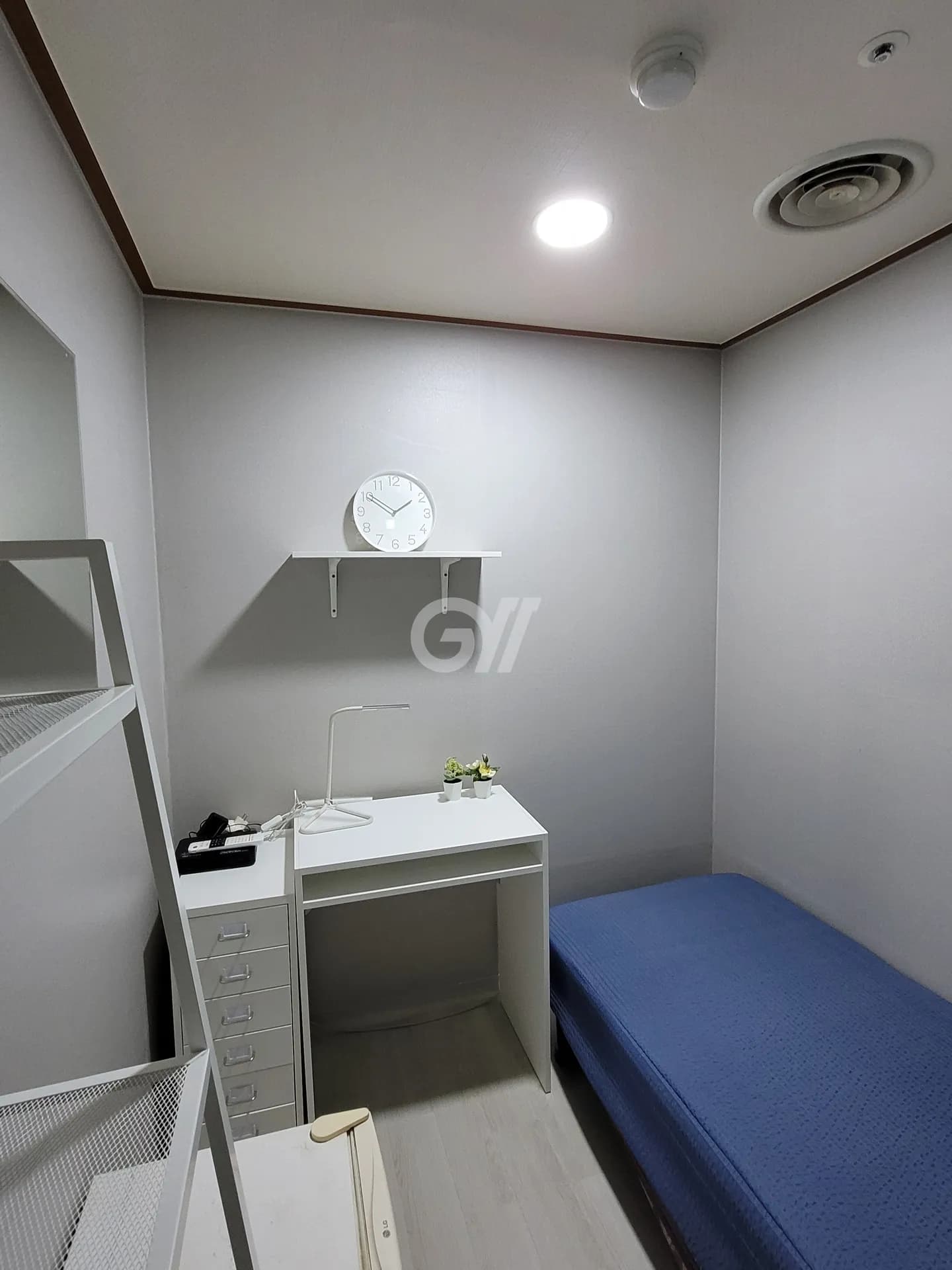 303 Mini Room (Deposit 50,000 Won) — photo 2 of 2