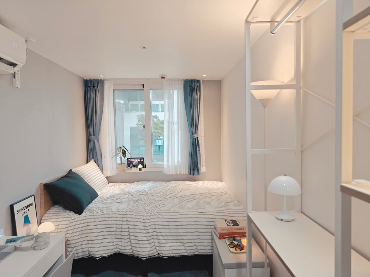 Deluxe Double Room (Deposit 200,000 KRW) — photo 2 of 18