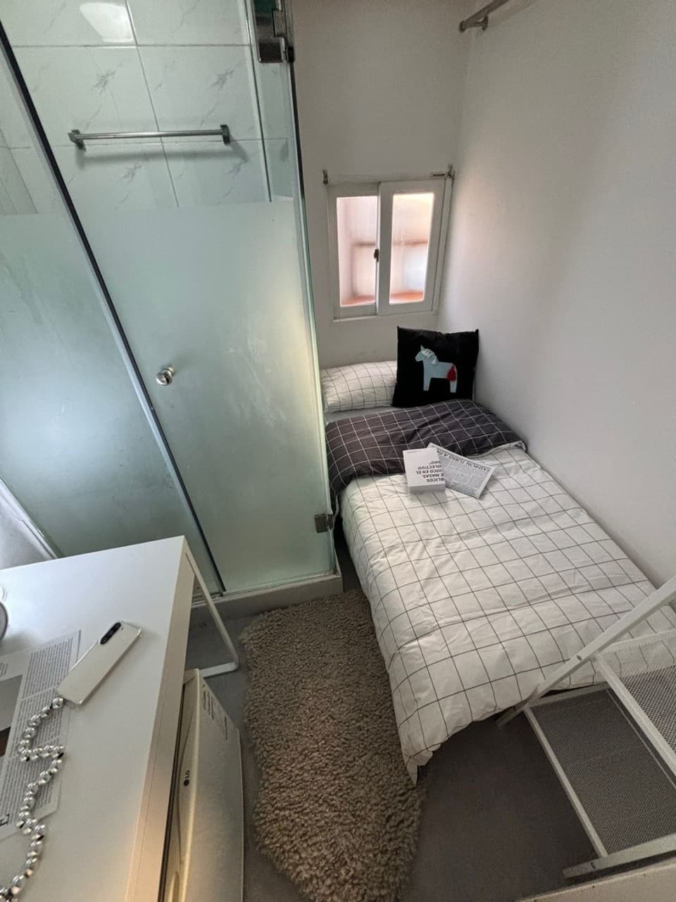 Exterior Window Shower Room 401 (Deposit 50,000 KRW) — photo 1 of 5