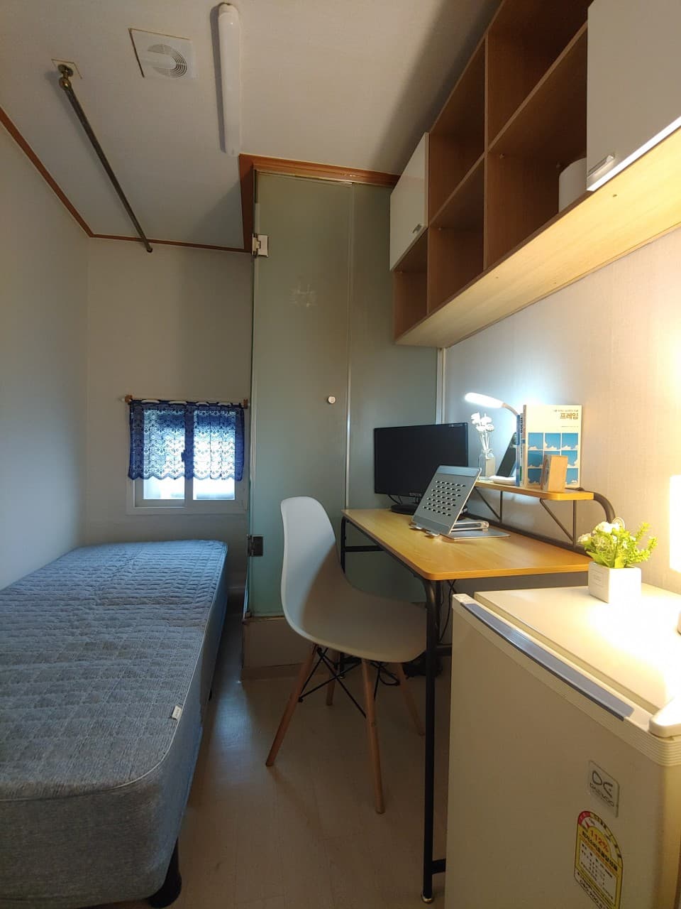 Shower Room (Room 303) — photo 1 of 10