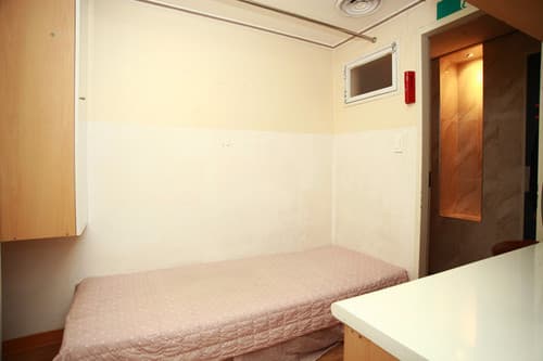 Inner Window Room without Shower — photo 2 of 2