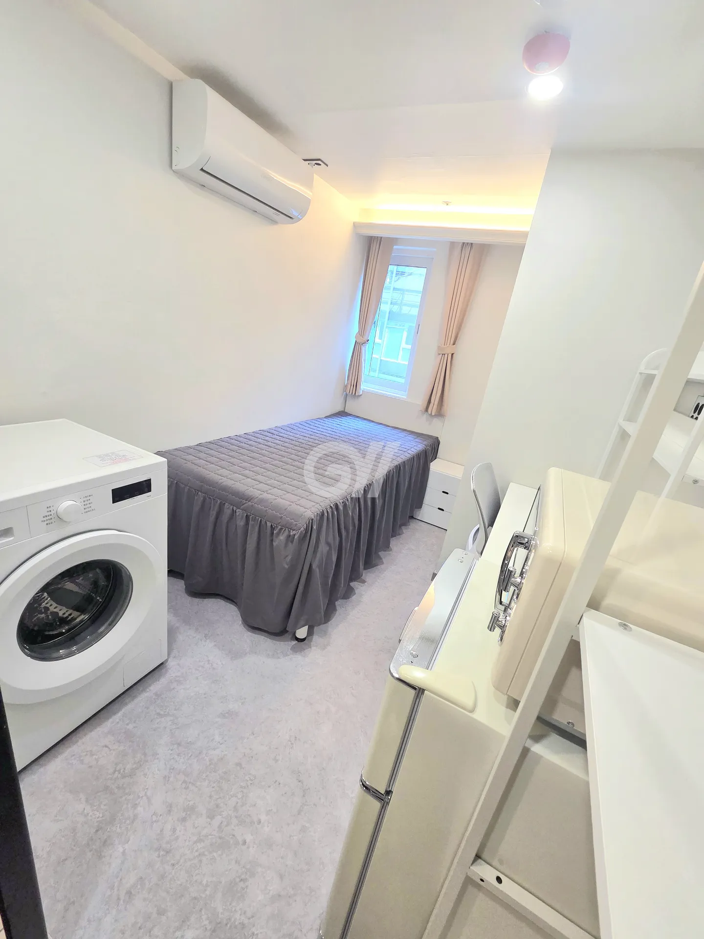 Deluxe Value Room with Exterior Window (Deposit 300,000 KRW) β photo 2 of 2