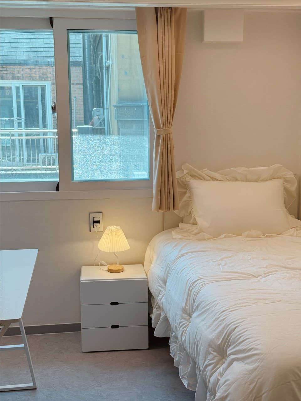 Suite Inner Window Room (Deposit 300,000 Won) β photo 1 of 2