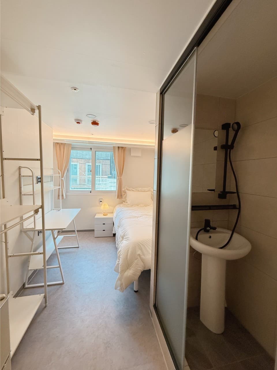 Superior Exterior Window Room (Deposit 300,000 KRW) β photo 12 of 12