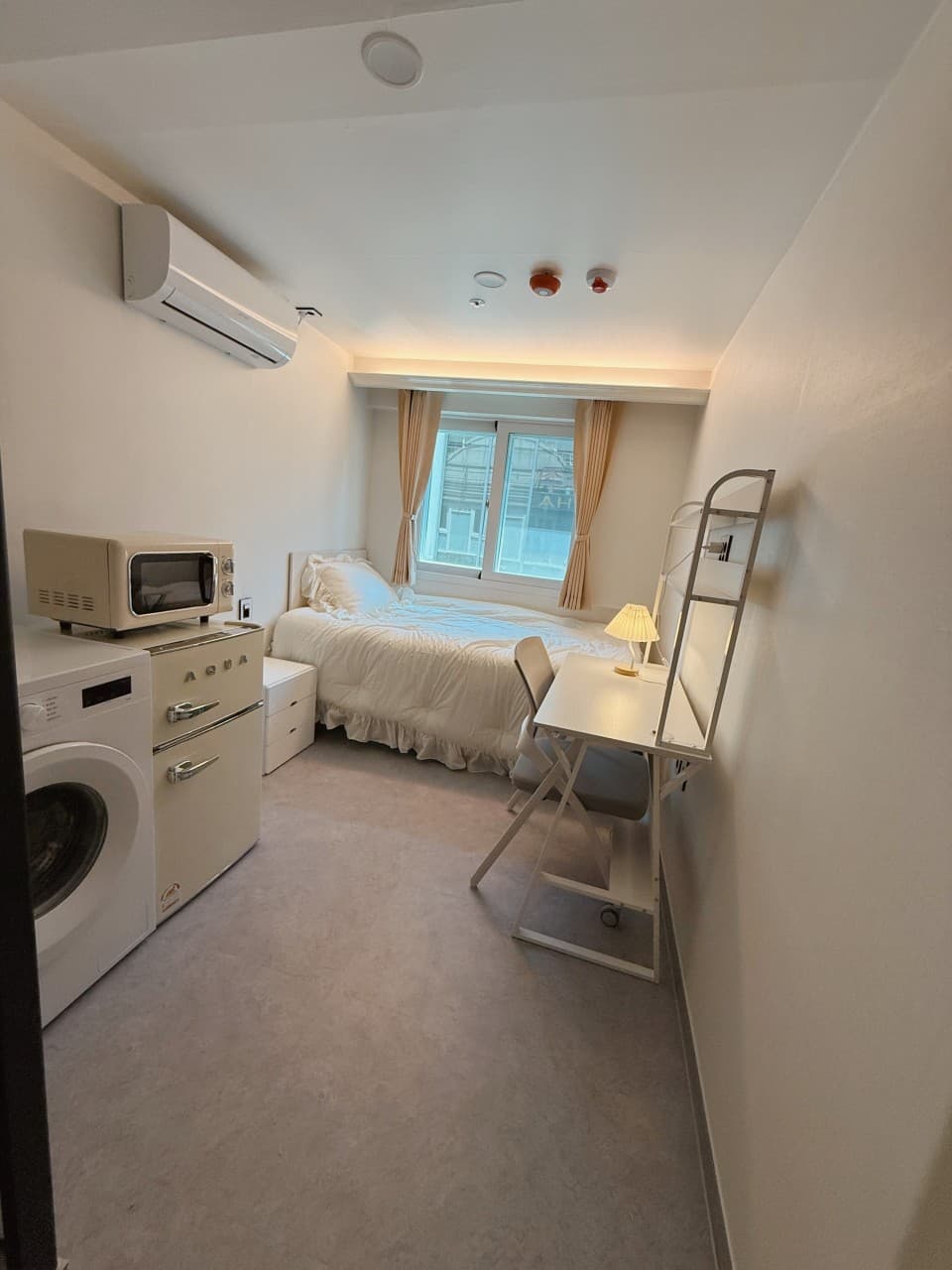 Deluxe Exterior Window Room (Deposit 300,000 won) β photo 5 of 5