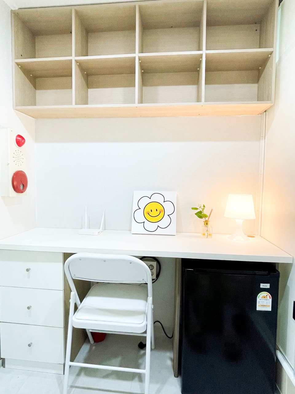 Mini Room (Interior Window) - 100,000 Won Deposit — photo 2 of 3