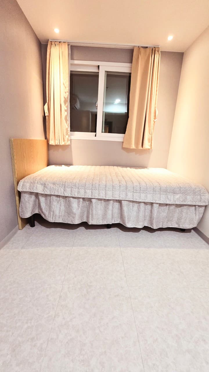 Deluxe Room (Deposit 200,000 KRW) — photo 10 of 10