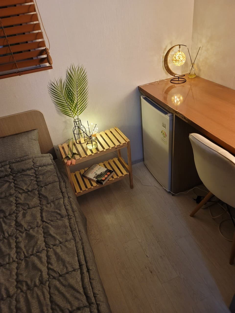 Interior Window Standard Room (Mini Room) - Deposit 200,000 KRW — photo 2 of 3