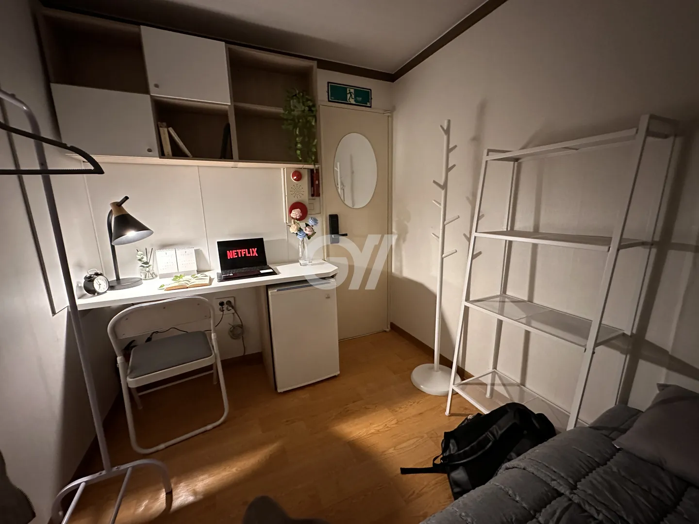 Exterior Window Premium Room (Deposit 200,000 KRW) — photo 3 of 3