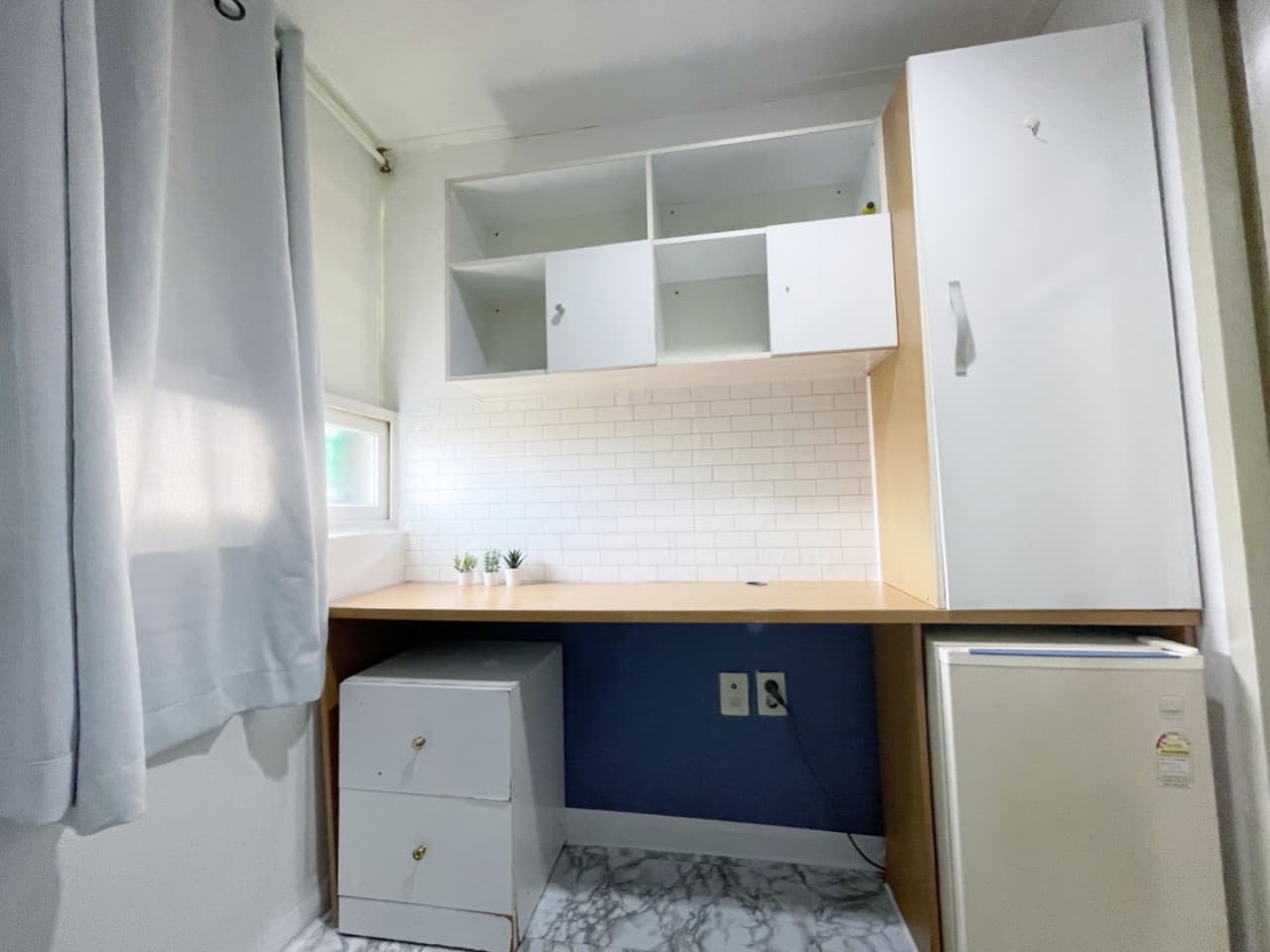Standard Interior Window Room (Deposit 50,000 KRW) — photo 2 of 4