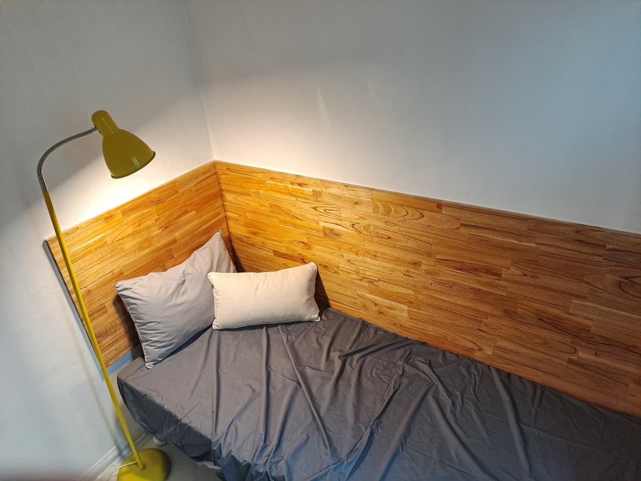 Wide Window Mini Room (Deposit 50,000 KRW) — photo 1 of 18