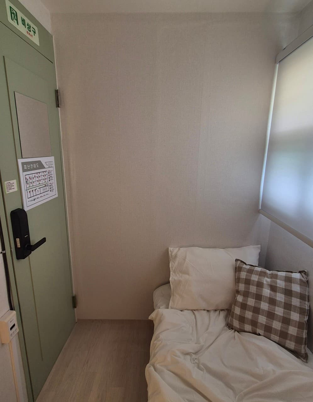 Economy Interior Window (Deposit 100,000 Won) — photo 2 of 7