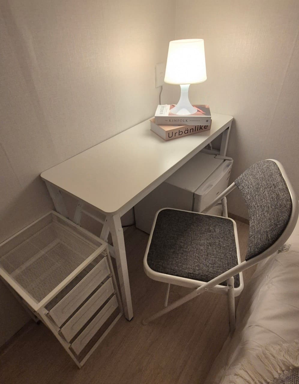 Standard Interior Window (Deposit 100,000 KRW) — photo 1 of 9