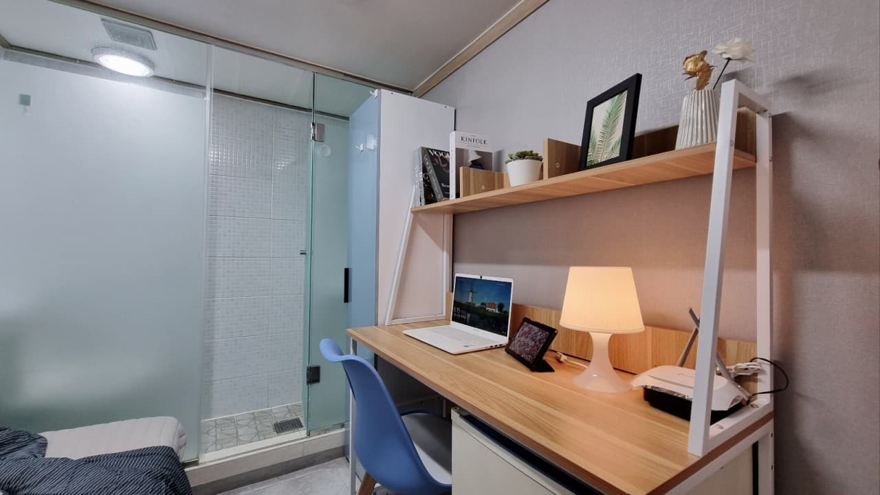 Standard (Deposit 100,000 KRW) — photo 2 of 6