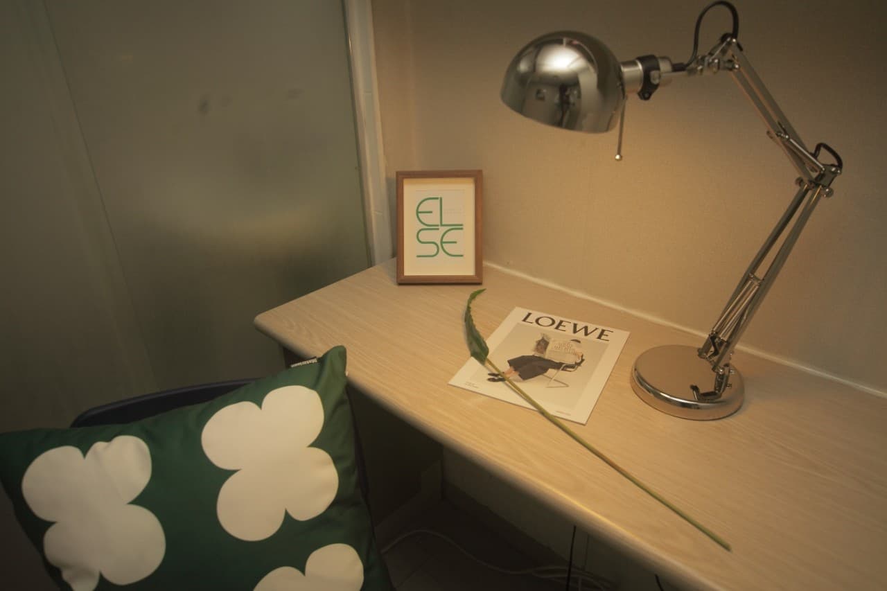 Studio with Exterior Window (Deluxe) — photo 2 of 2