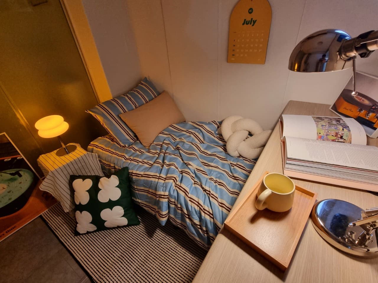 Studio with Interior Window (Deluxe) — photo 1 of 3