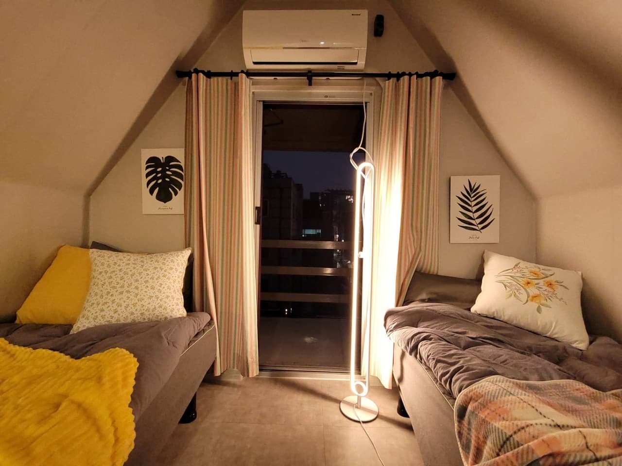 Studio-type 2-Person Penthouse (Deposit 200,000 won) — photo 2 of 2