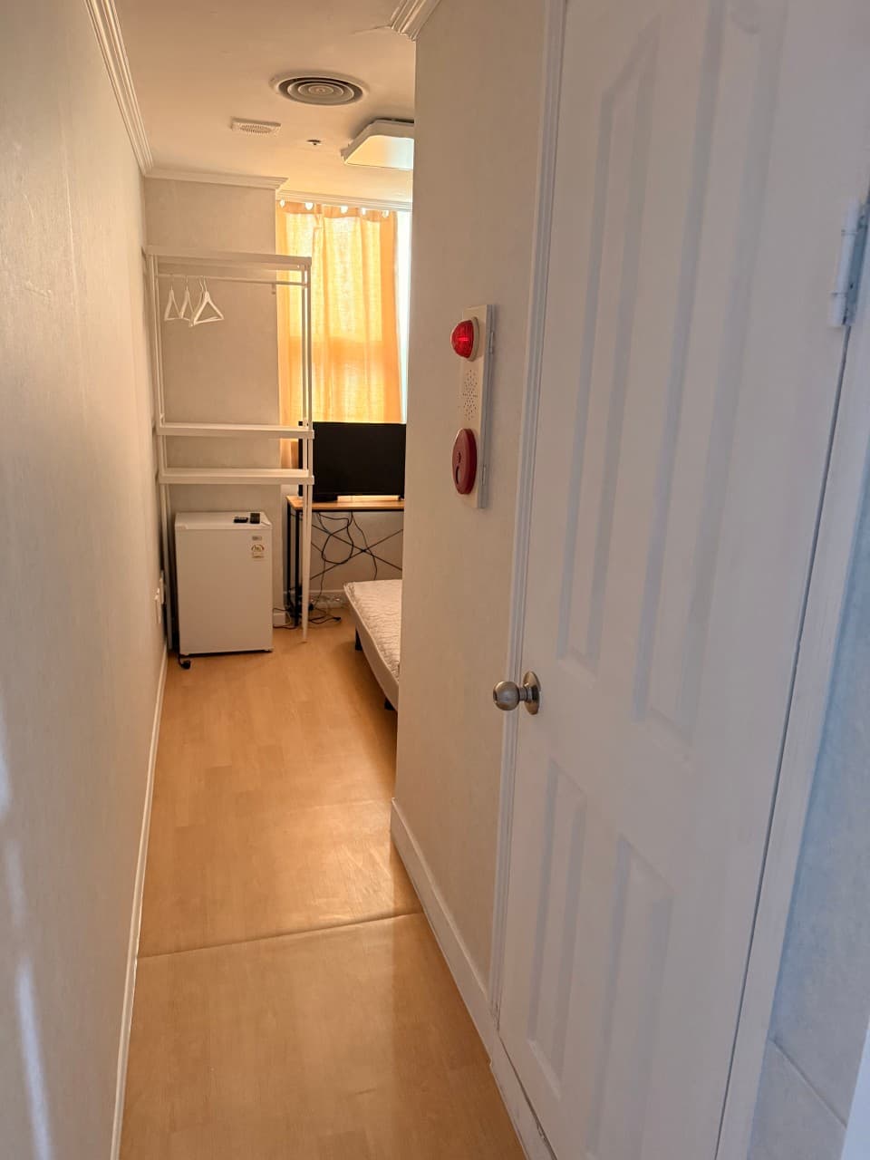 Studio Type (Monthly Rent 380,000 KRW / Deposit 100,000 KRW) — photo 2 of 9