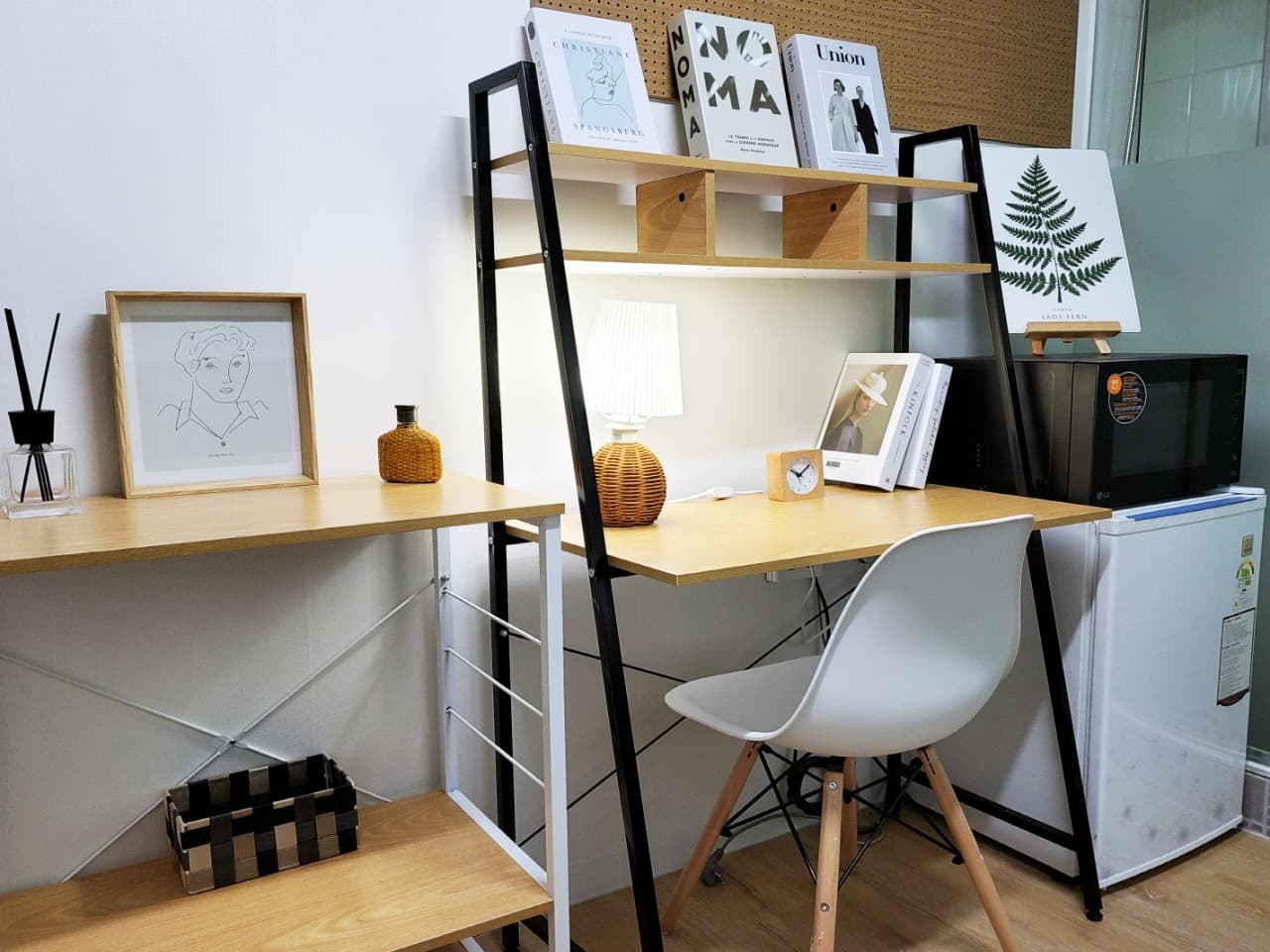 Room A (Deposit 100,000 won) — photo 2 of 11