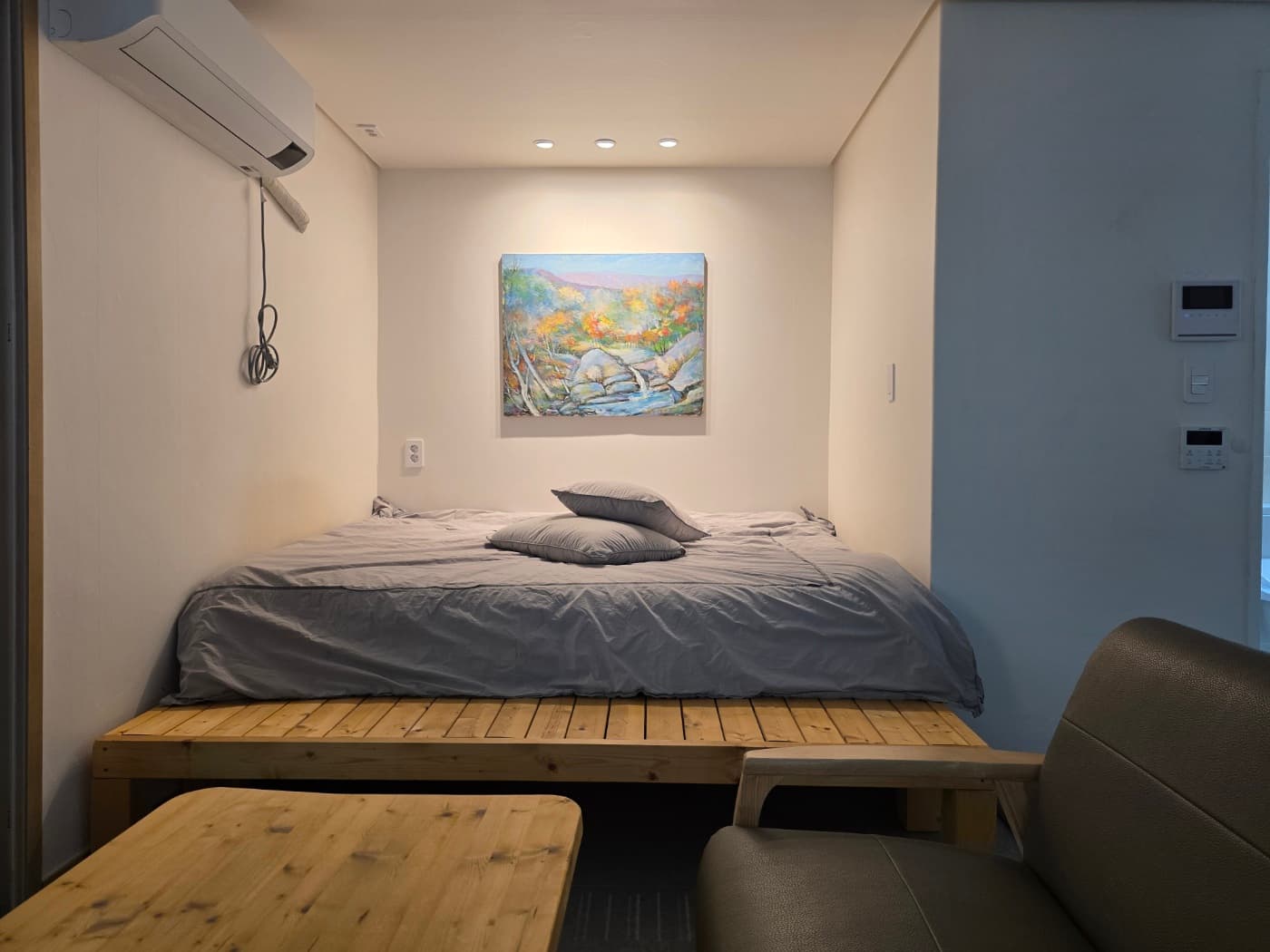 Room501 — photo 2 of 29