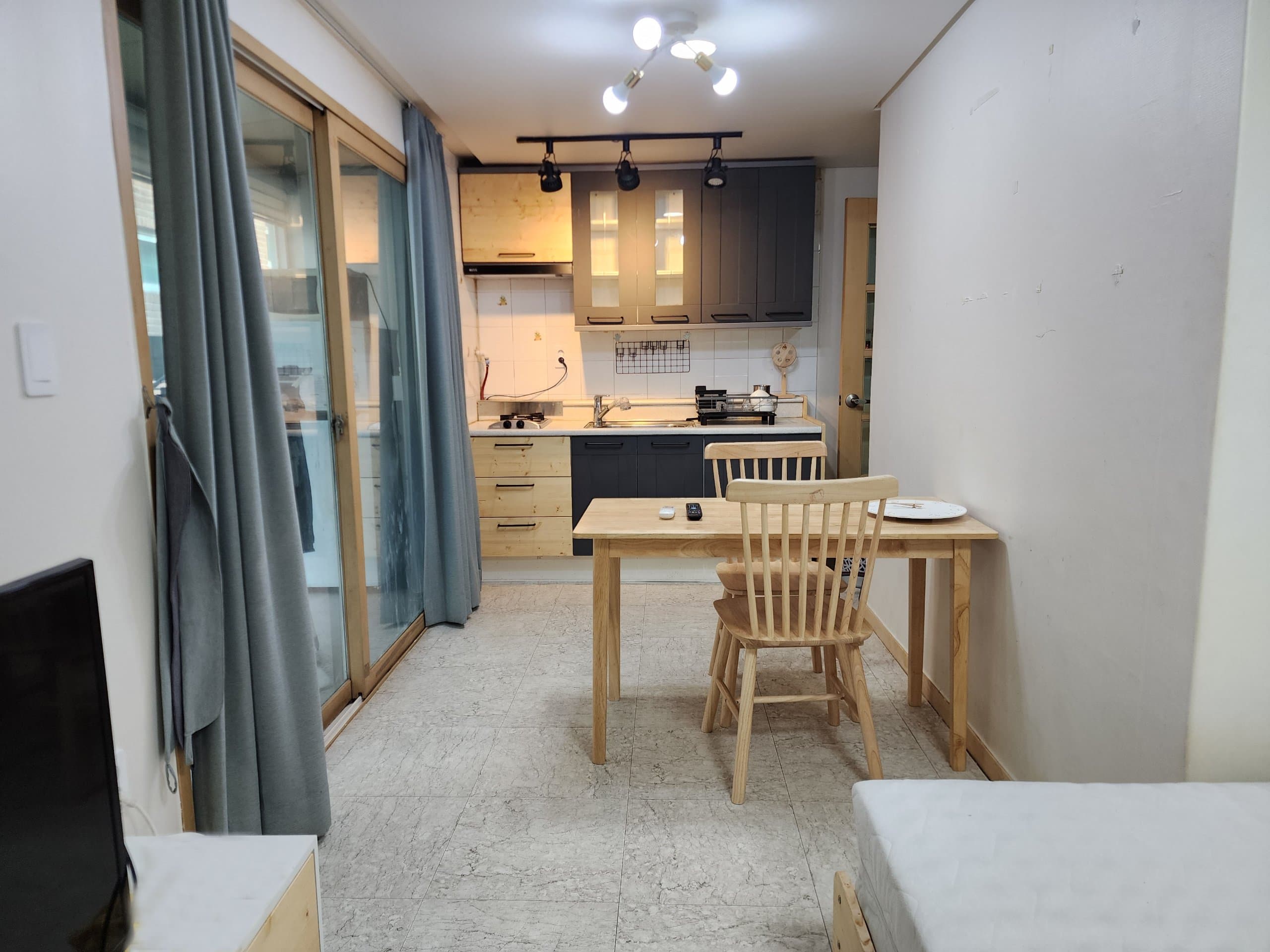 Room502 — photo 1 of 15