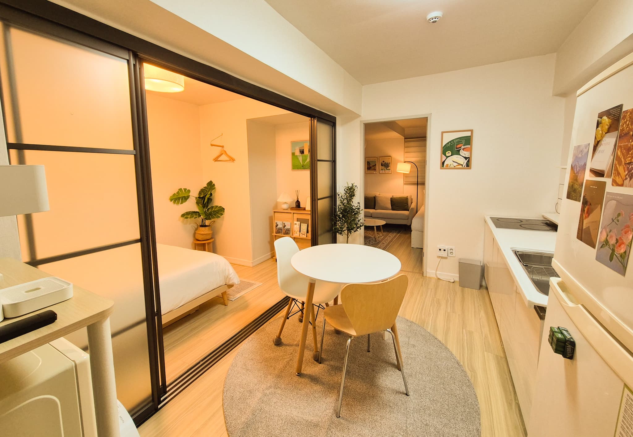 4 Guests. Seoul National University. Soongsil University. Chung-Ang University. 3-minute walk from Seoul Venture Town Station