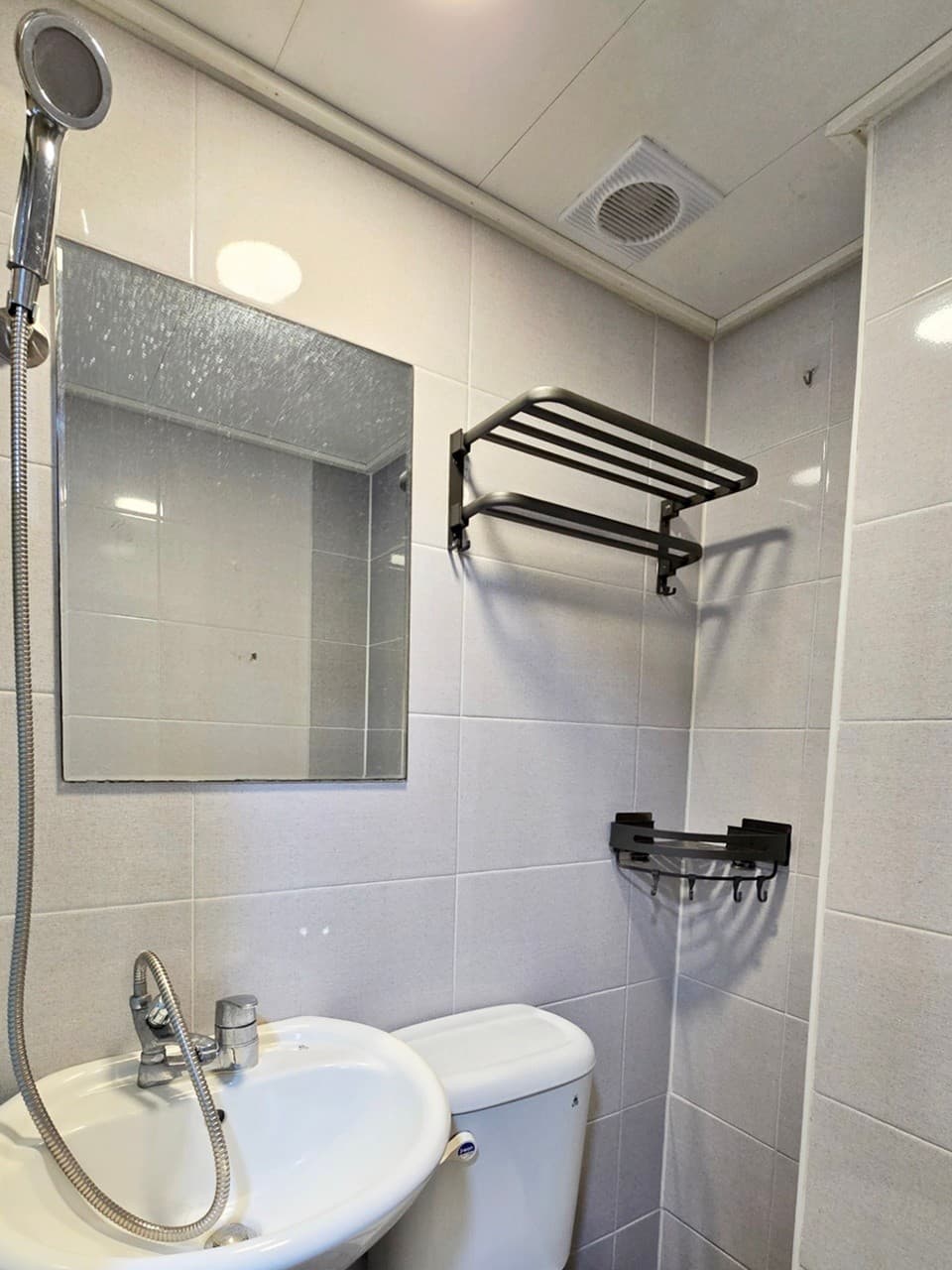 Standard Room (Deposit 100,000 KRW) — photo 10 of 10