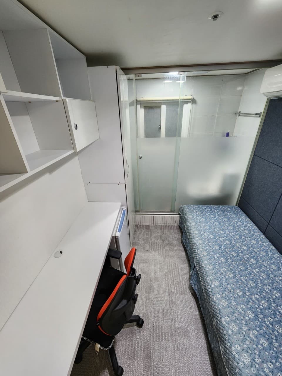 Exterior Window Room A12 (Deposit 100,000 KRW) — photo 2 of 6