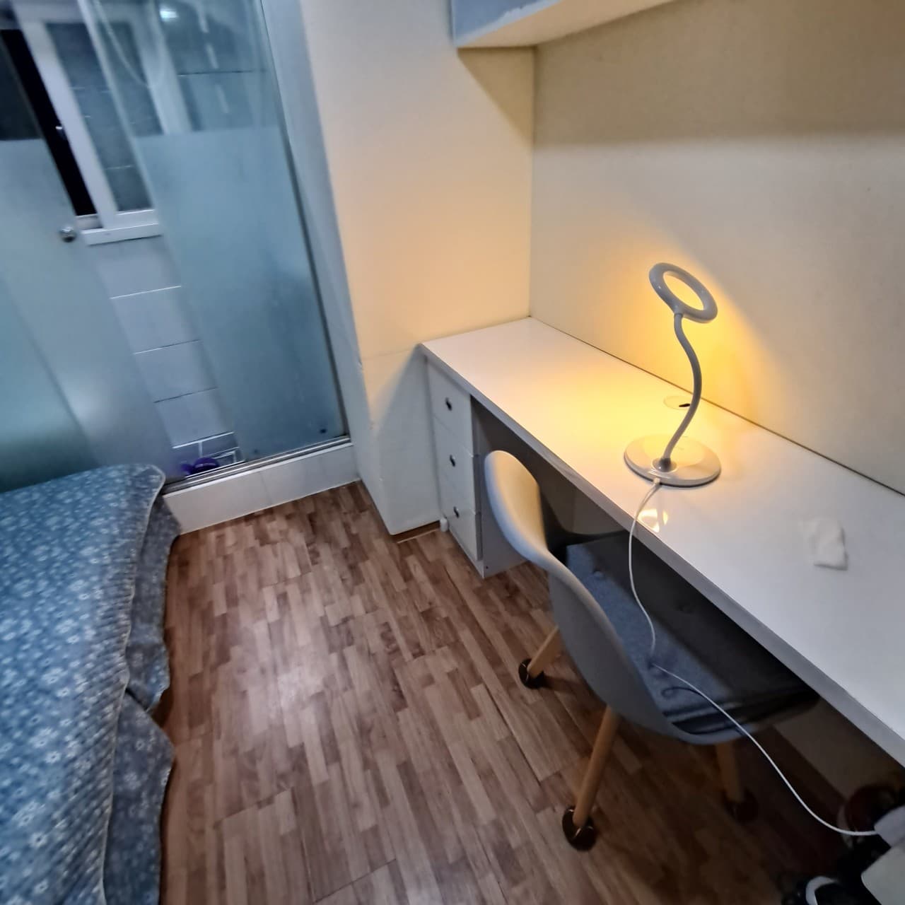 Exterior Window Room B07 (Deposit 100,000 won) — photo 1 of 9