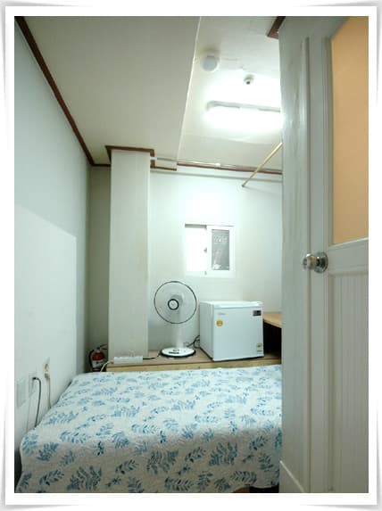 One-Roomtel (200,000~500,000 KRW) — photo 2 of 4