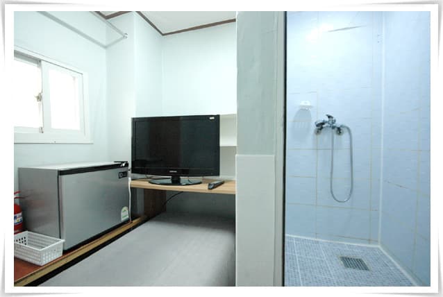 One-Roomtel (200,000~500,000 KRW) — photo 4 of 4