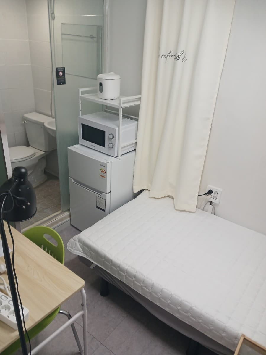 Unit 304 (Studio) - Deposit 100,000 KRW — photo 1 of 3