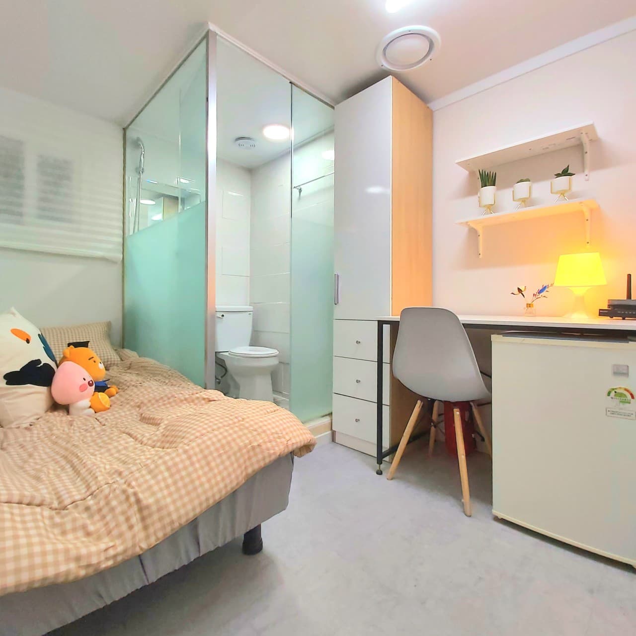 Room 215 (Deposit 100,000 won) — photo 1 of 4