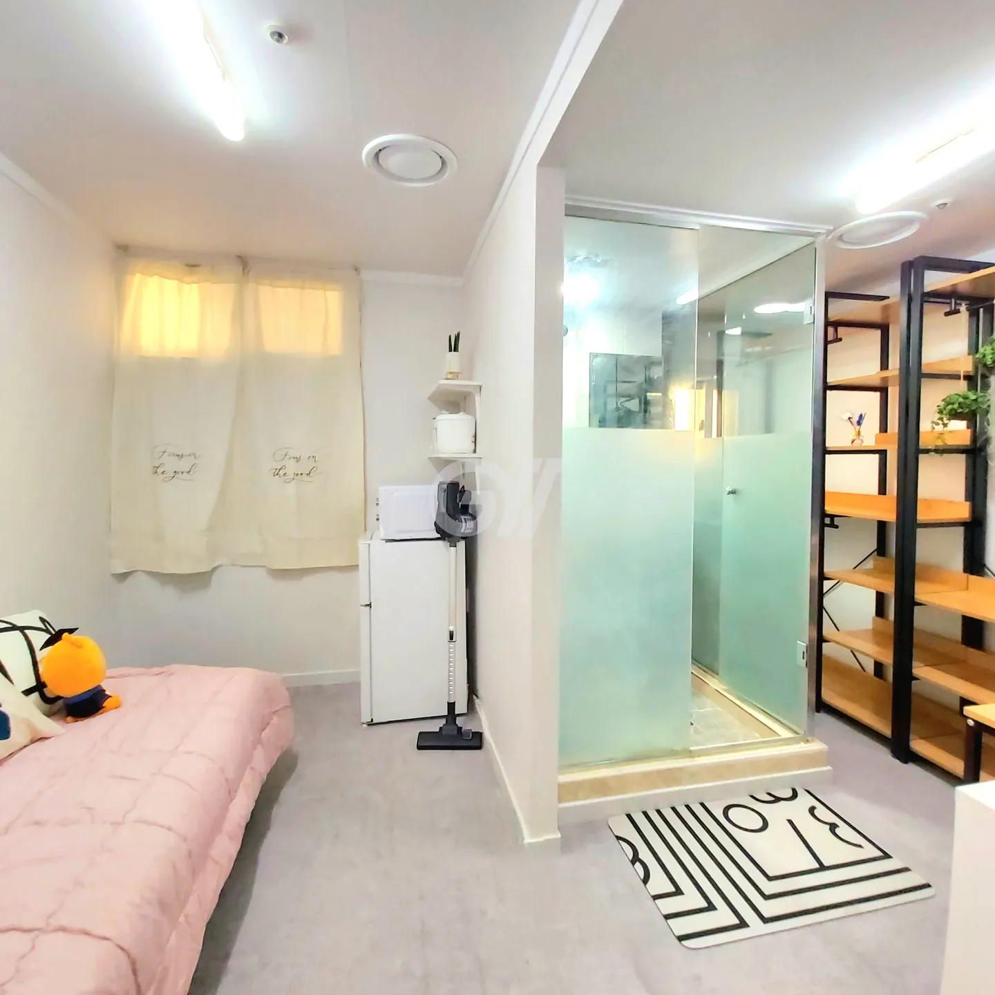 Room 201 (Deposit 100,000 won) — photo 1 of 4