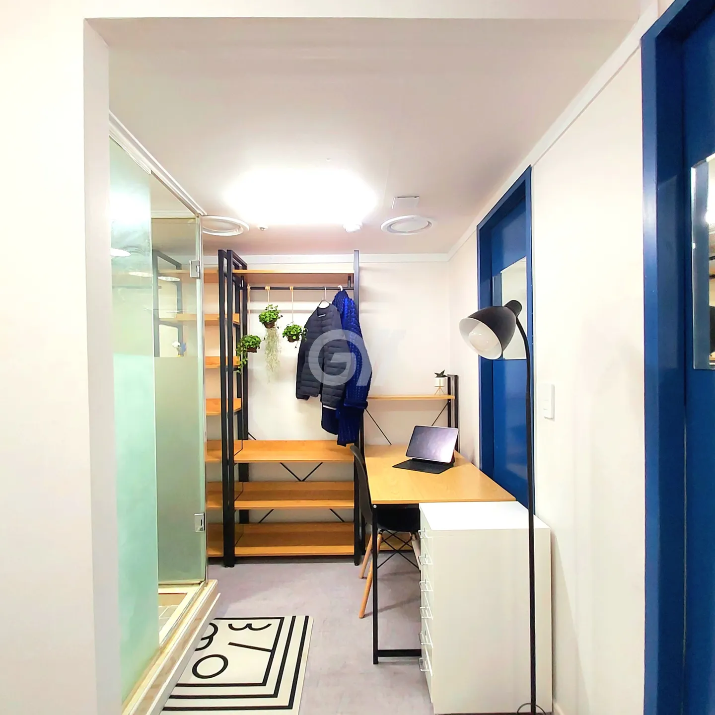Room 201 (Deposit 100,000 won) — photo 2 of 4