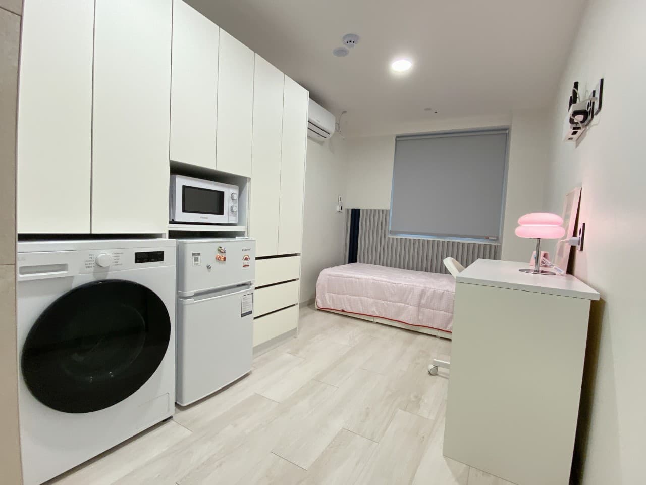 Fully Furnished Studio Deluxe with Exterior Window (Deposit 300,000 KRW) — photo 2 of 11