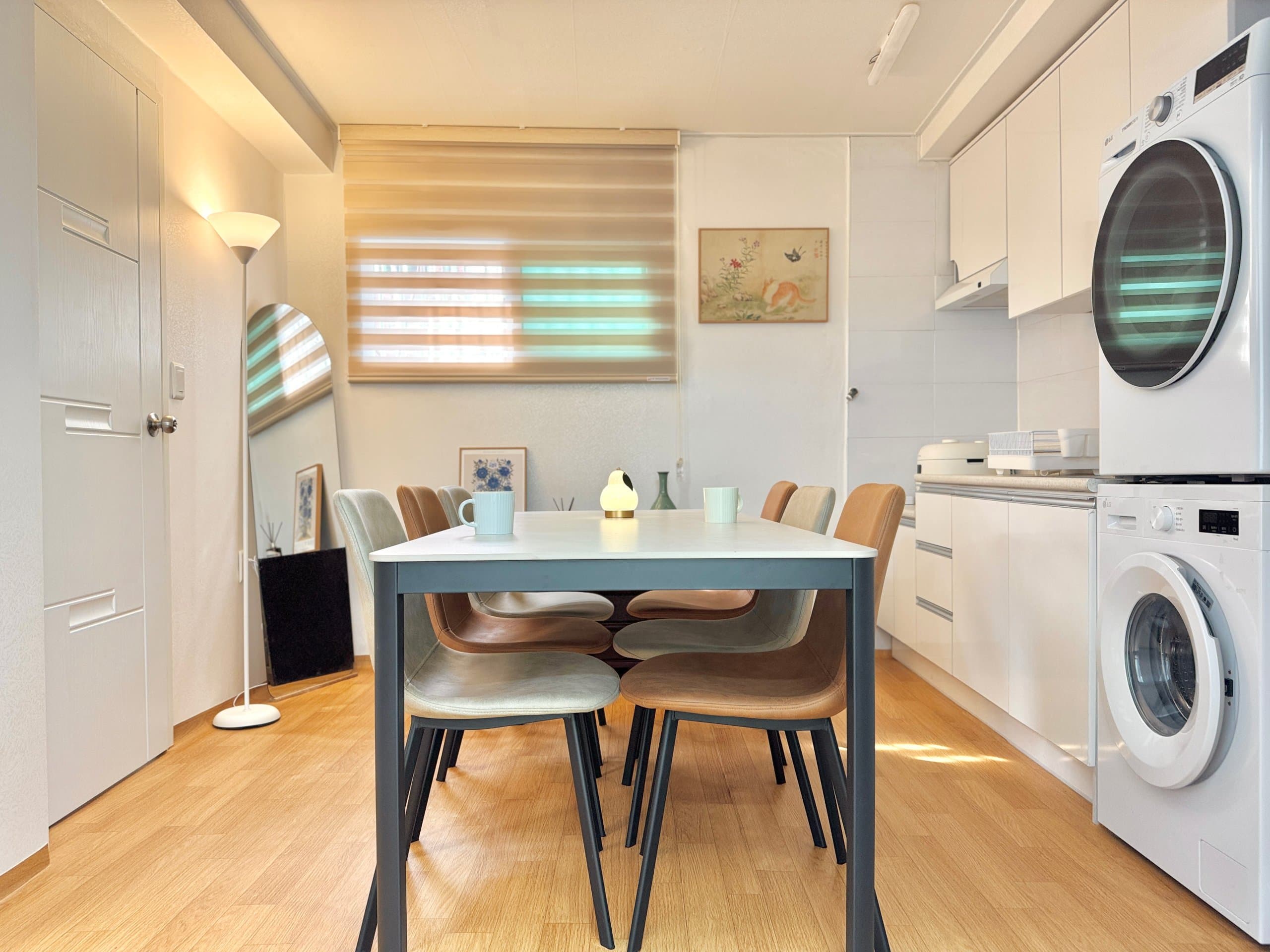 10 mins from Gongdeok Station / 8 Guests / Pet-friendly