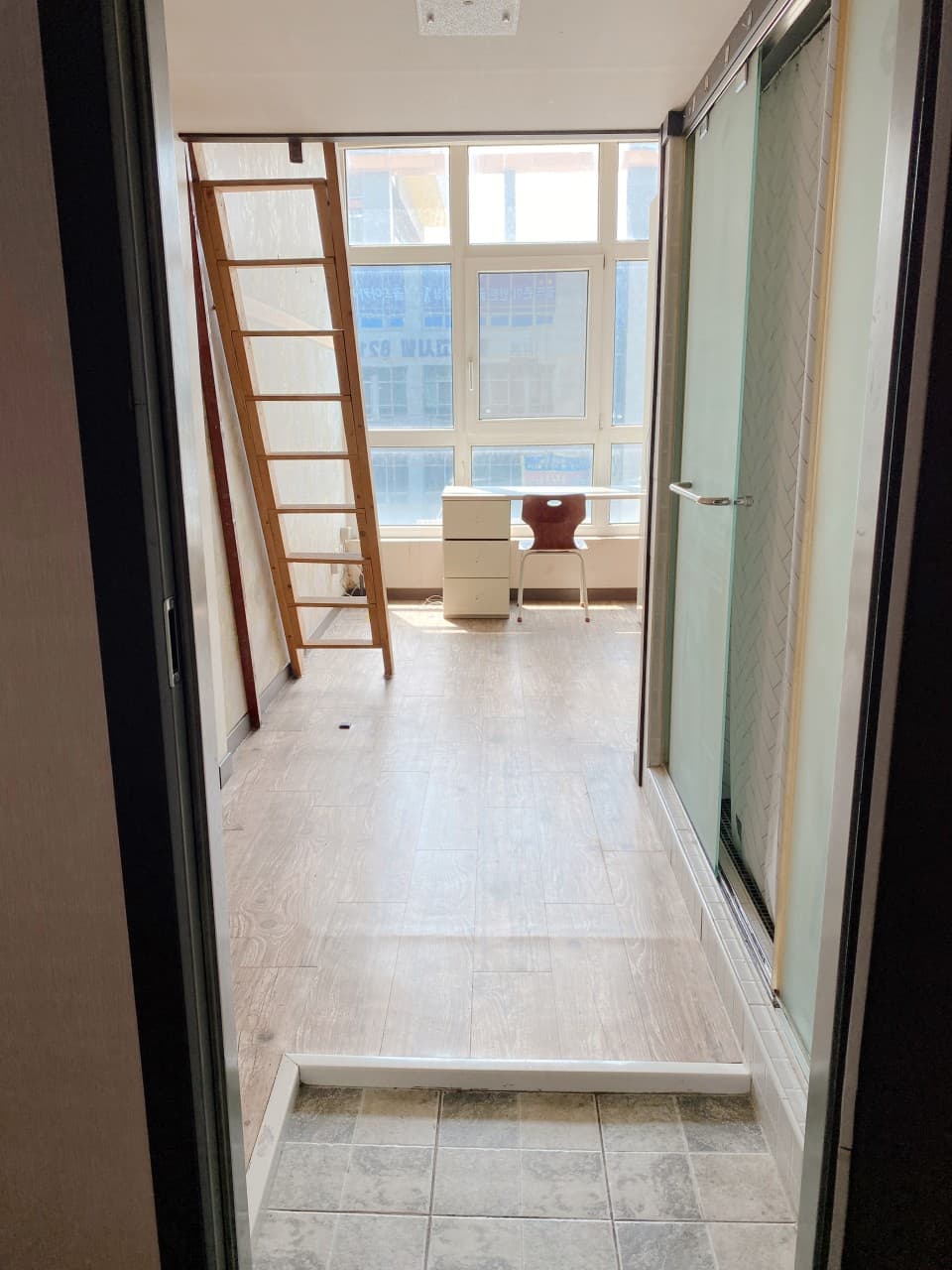 Exterior Large Room (Single Room) -- Deposit 300,000 KRW — photo 3 of 3
