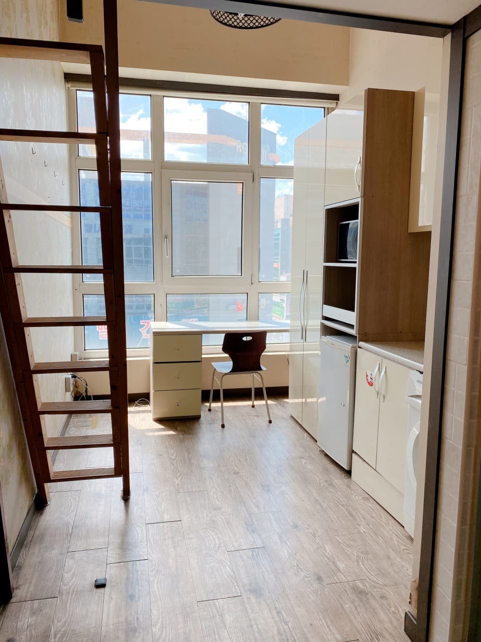 Exterior Basic Room (Deposit 300,000 KRW) — photo 1 of 6