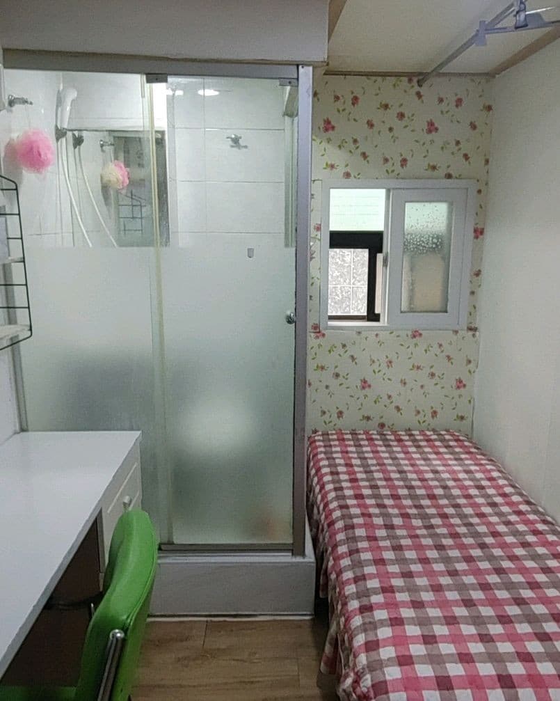 A One Roomtel — photo 1 of 4