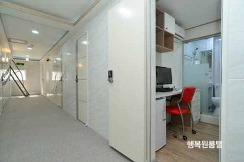A One Roomtel — photo 4 of 4