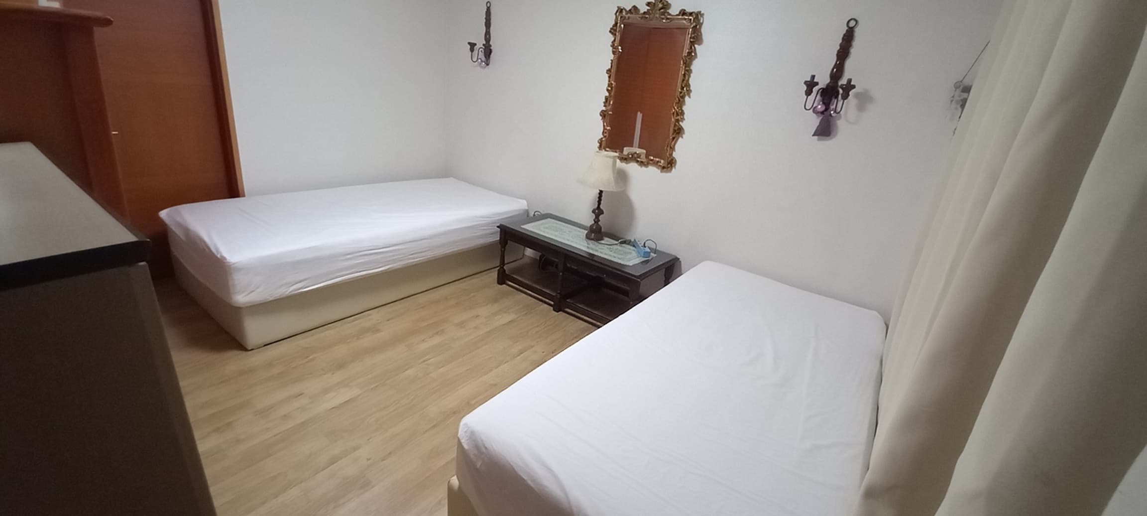 Room 1 — photo 1 of 8