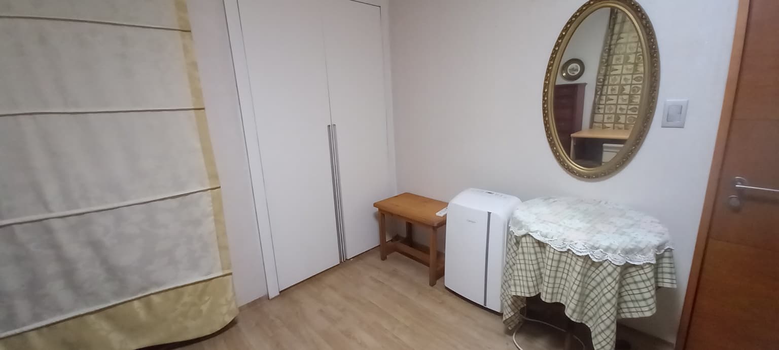 Room 2 — photo 1 of 5