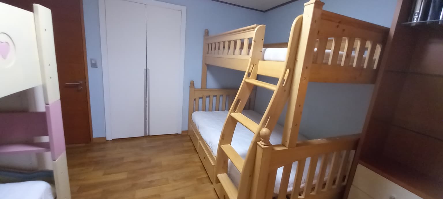 Room 3 — photo 2 of 10