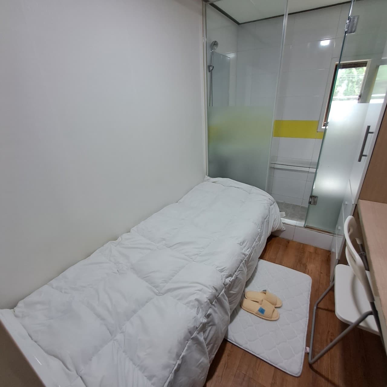 Premium Room (Deposit 100,000 won) — photo 2 of 12