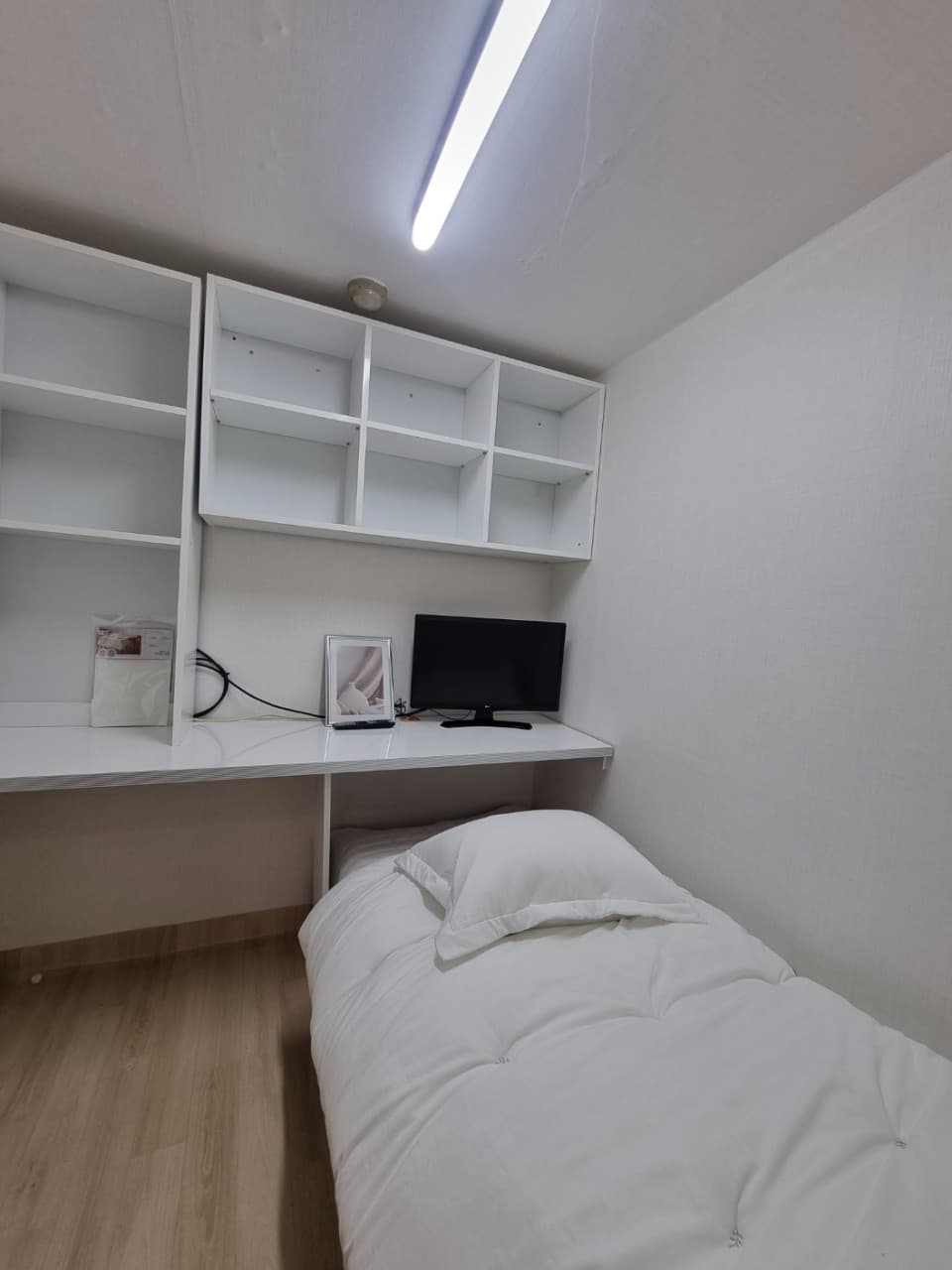 Exterior Window Room (Mini Room) — photo 1 of 4