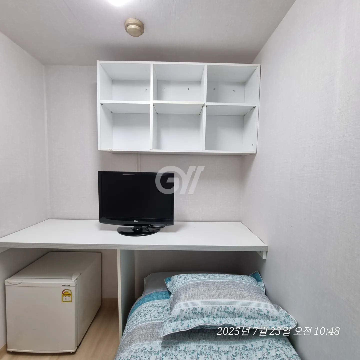 Interior Window Room (Mini Room) — photo 2 of 2