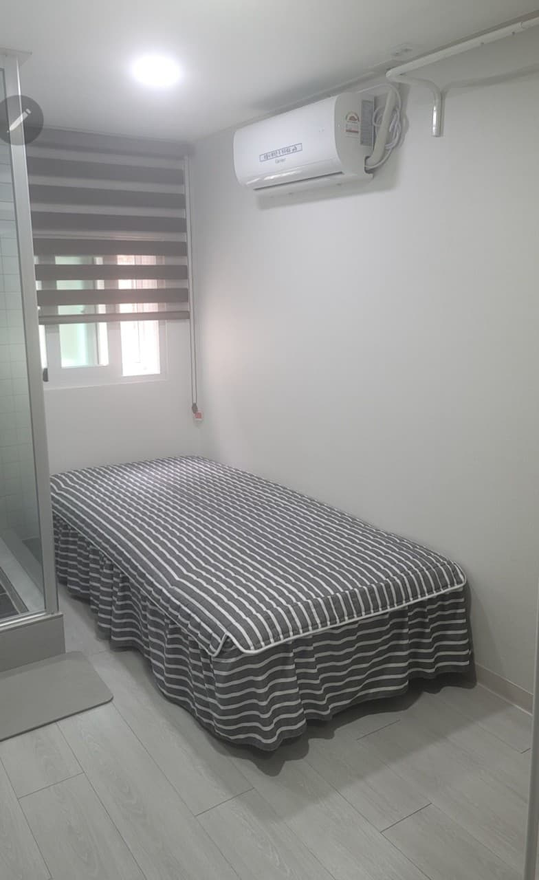 Deluxe Room (Deposit 200,000 won) — photo 2 of 12