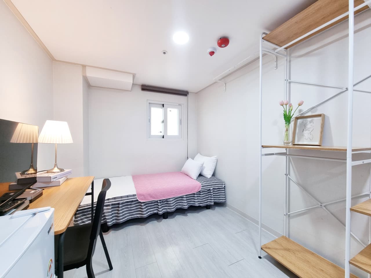 Suite Room (Deposit 200,000 won) — photo 1 of 4